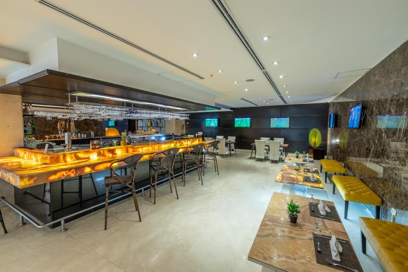 Hotel El Panama By Faranda Grand, A Member Of Radisson Individuals Buitenkant foto The lounge at the airport