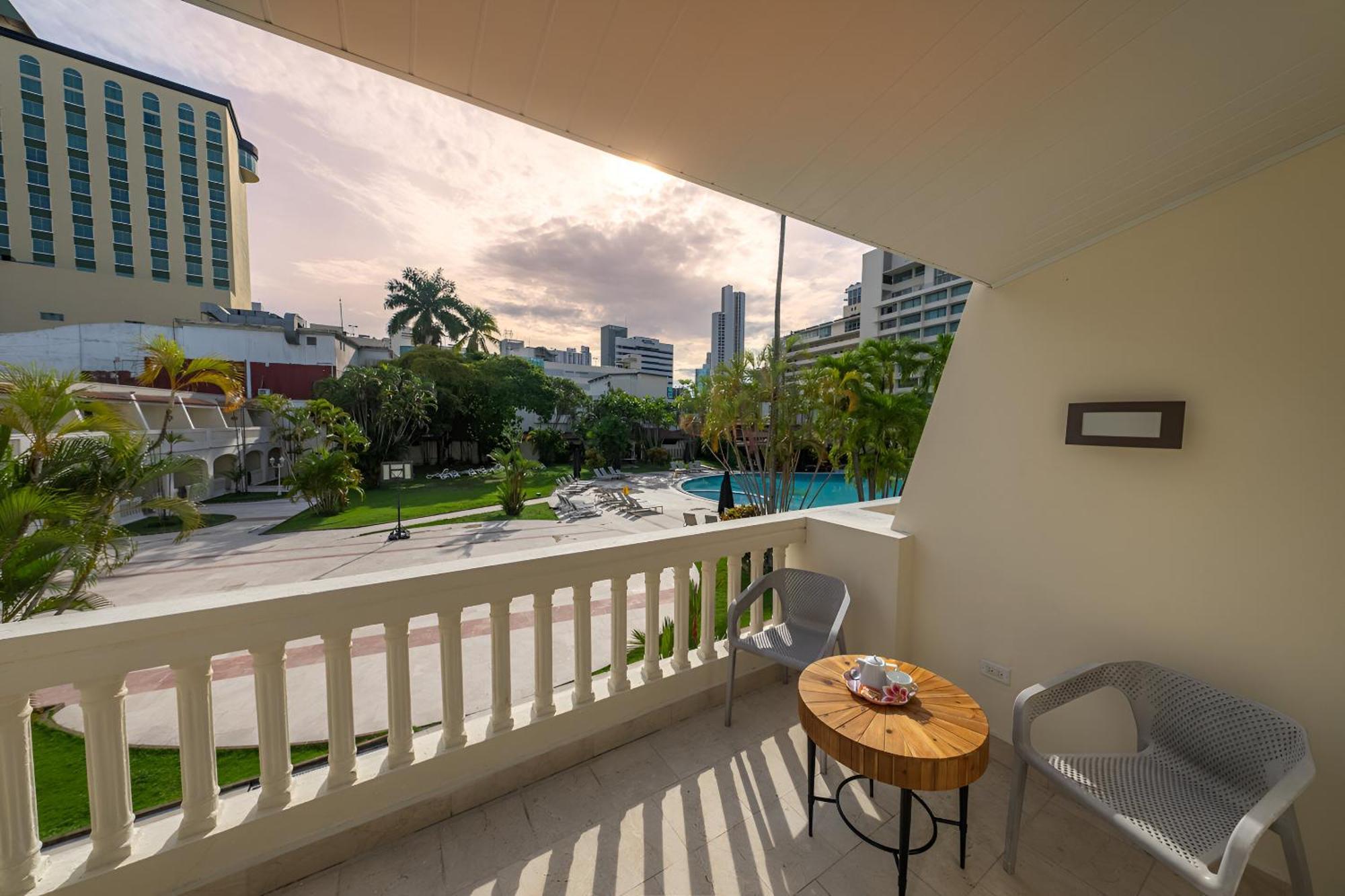Hotel El Panama By Faranda Grand, A Member Of Radisson Individuals Buitenkant foto Balcony of a hotel room